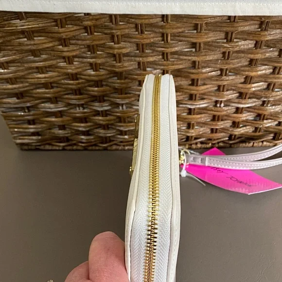 NWT BETSEY JOHNSON Floral Wallet with Pink Flowers - Picture 3 of 8